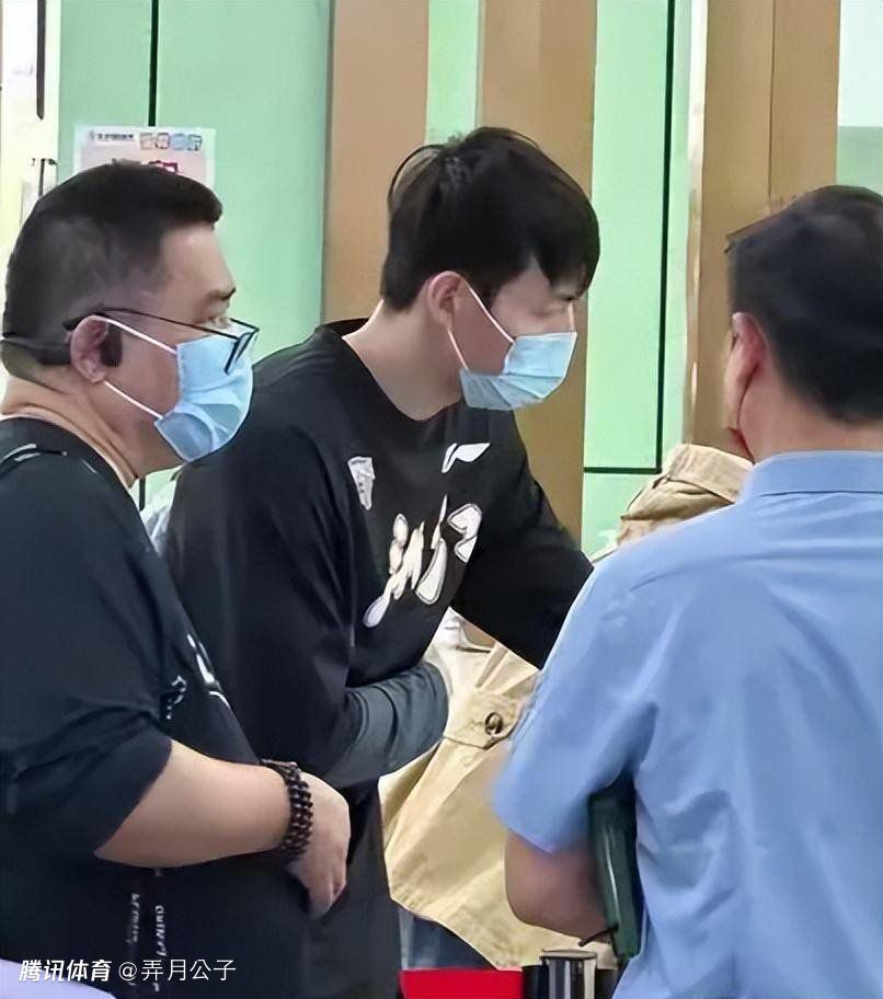 在最近两场对阵纽卡和布莱顿的比赛中，加拉格尔和里斯-詹姆斯都分别因为得到两张黄牌而离开了比赛。